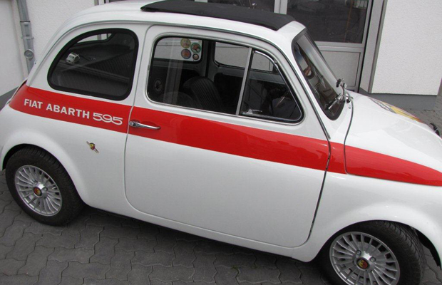 Ansicht rechts eines Fiat Abarth