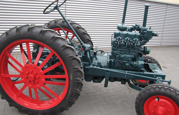 Ansicht von rechts eines Hanomag